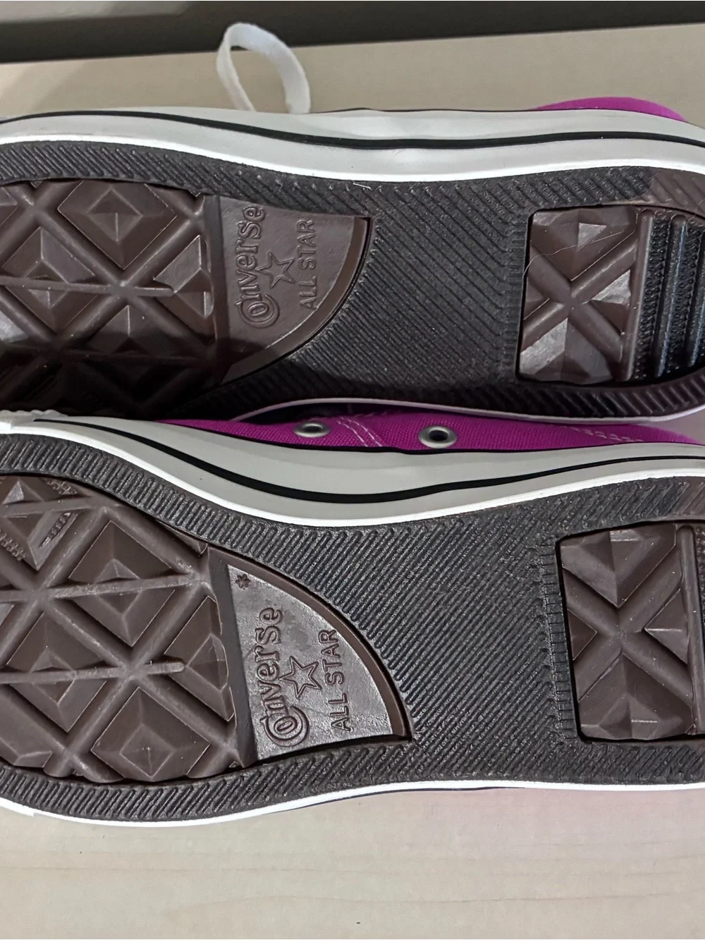 Converse low top